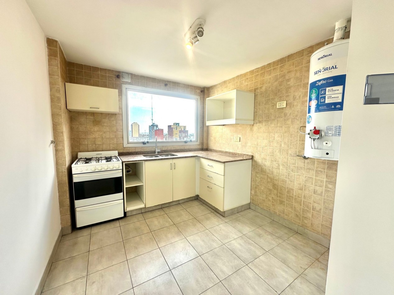 Departamento 2 ambientes en alquiler · 9° piso · Cochera · Lomas de Zamora centro