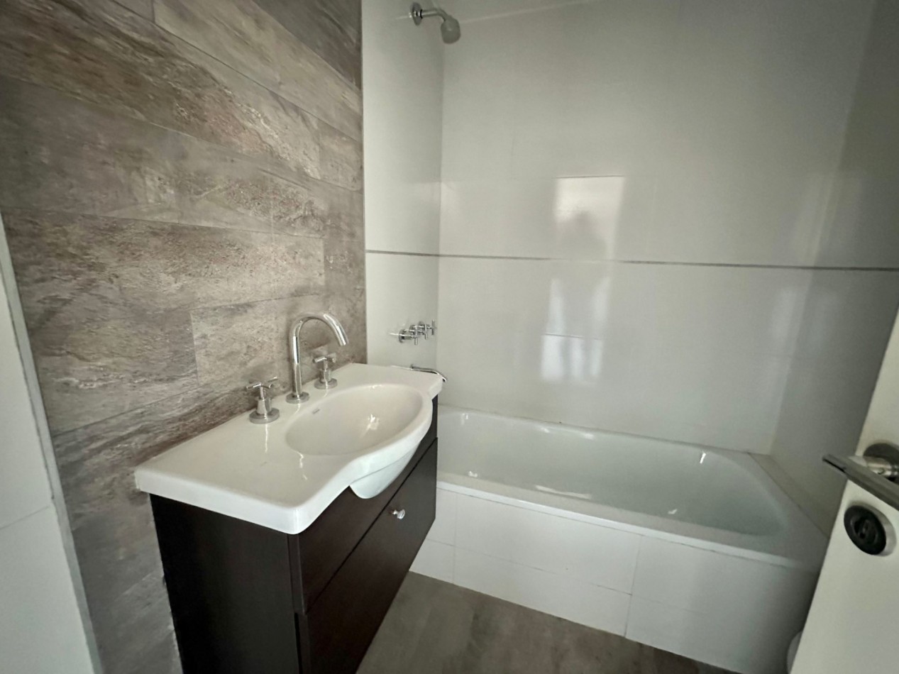 ALQUILER | MODERNO DEPARTAMENTO DE 2 AMBIENTES PISO 10 CON BALCON Y AMENITIES - REMEDIOS DE ESCALADA