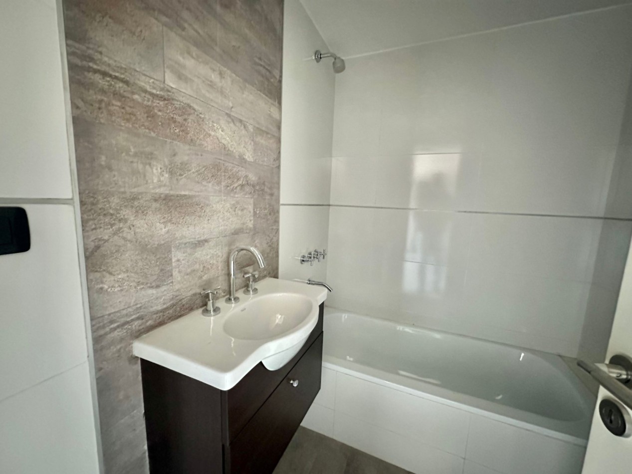 ALQUILER | MODERNO DEPARTAMENTO DE 2 AMBIENTES PISO 10 CON BALCON Y AMENITIES - REMEDIOS DE ESCALADA