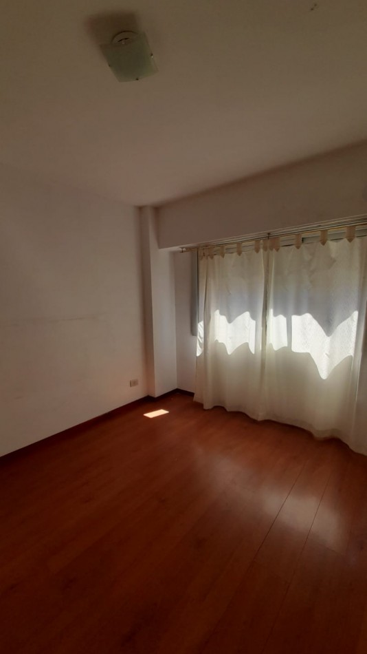 Departamento 2 ambientes con balcon al frente - Lomas de Zamora Centro