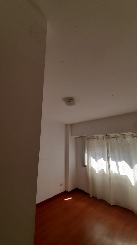 Departamento 2 ambientes con balcon al frente - Lomas de Zamora Centro