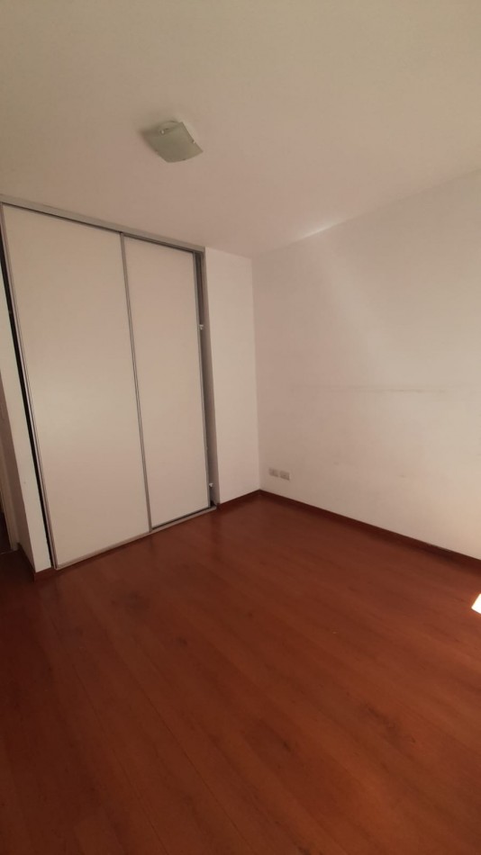 Departamento 2 ambientes con balcon al frente - Lomas de Zamora Centro