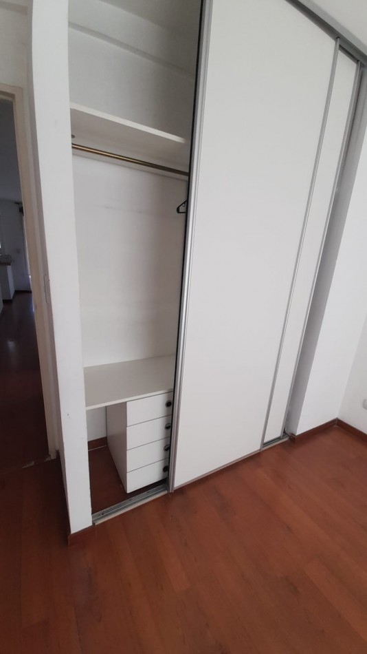 Departamento 2 ambientes con balcon al frente - Lomas de Zamora Centro