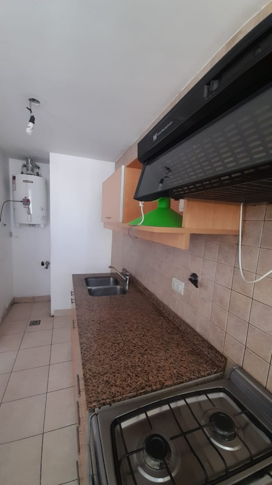 Departamento 2 ambientes con balcon al frente - Lomas de Zamora Centro
