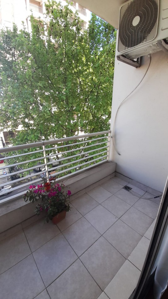 Departamento 2 ambientes con balcon al frente - Lomas de Zamora Centro