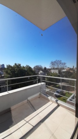Departamento 2 amb con cochera EXCELENTE estado