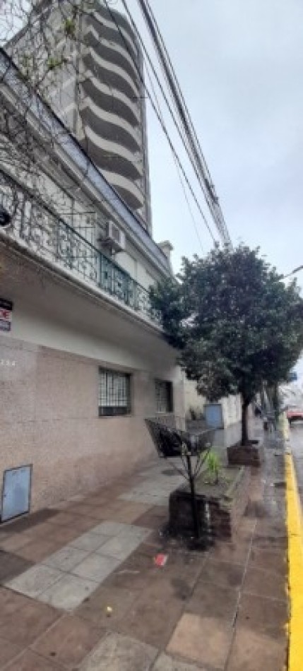 Dpto de 2 Ambientes sobre Alsina - banfield