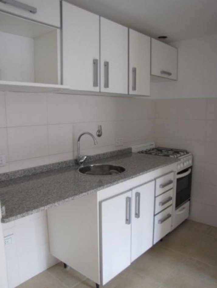 RETASADO !! VENTA HERMOSO DPTO 2 AMB CON COCHERA