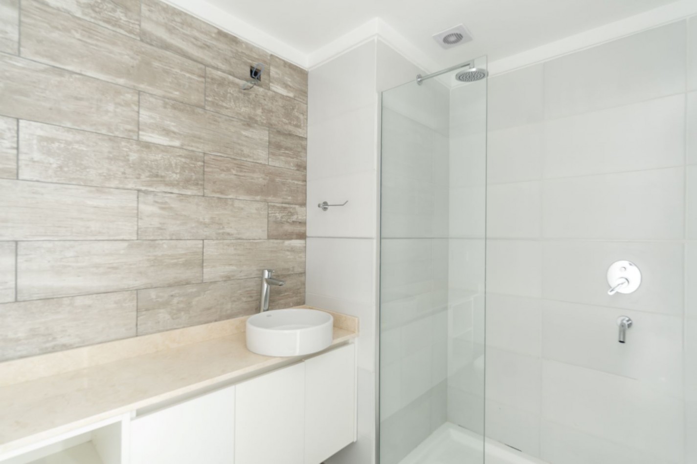 Hermoso departamento de 2 ambientes CON COCHERA