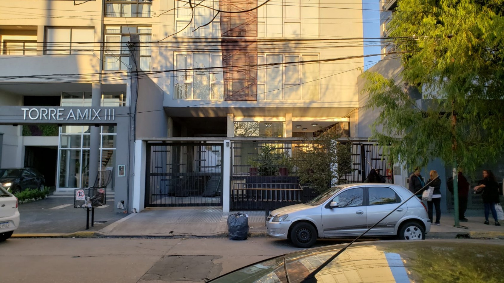 COCHERA  A LA VENTA frente a estacion banfield
