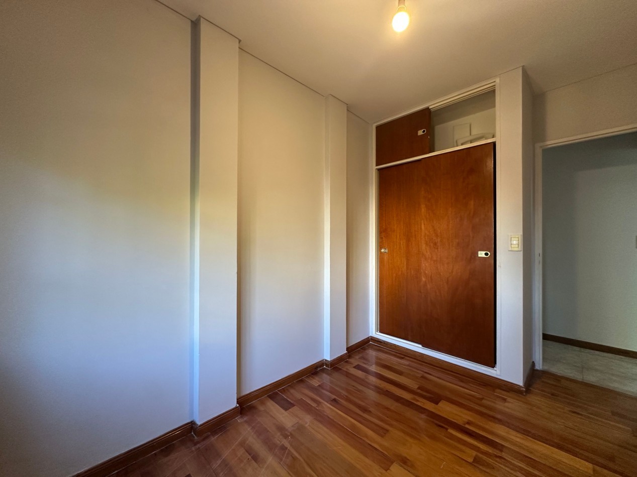 Alquiler Departamento 4 Ambientes con Cochera y Balcon - 3 Dormitorios - Alvear 350