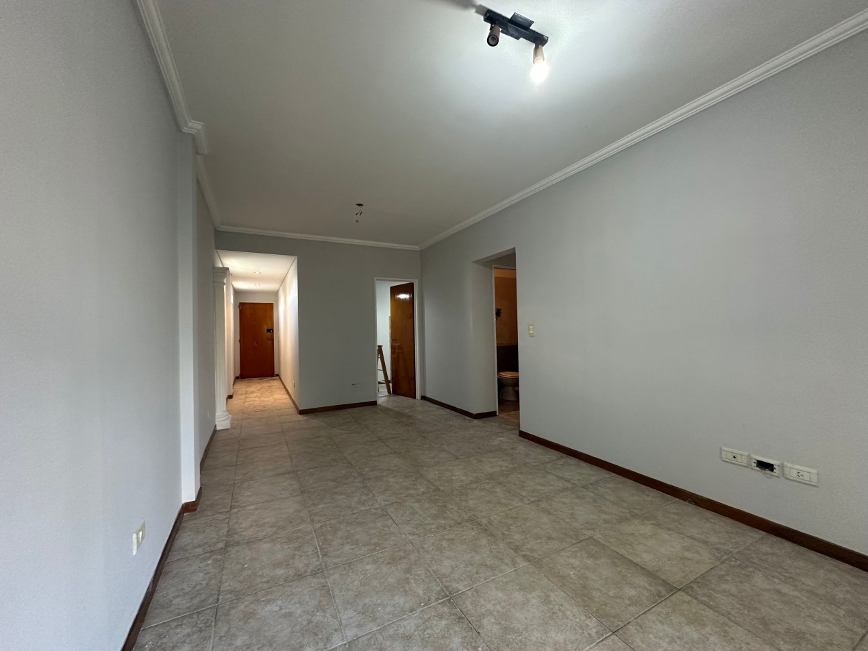 Alquiler Departamento 4 Ambientes con Cochera y Balcon - 3 Dormitorios - Alvear 350