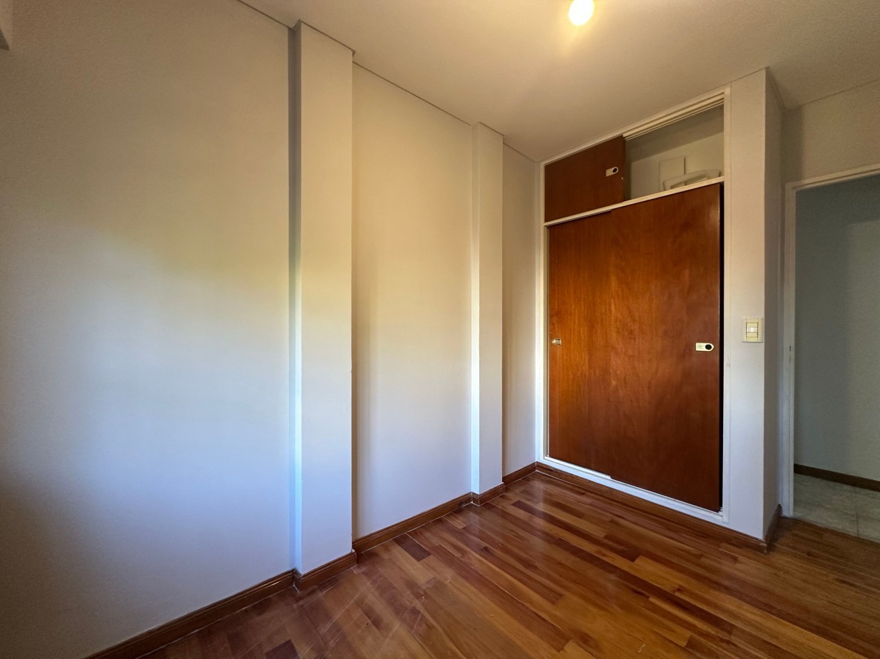 Alquiler Departamento 4 Ambientes con Cochera y Balcon - 3 Dormitorios - Alvear 350