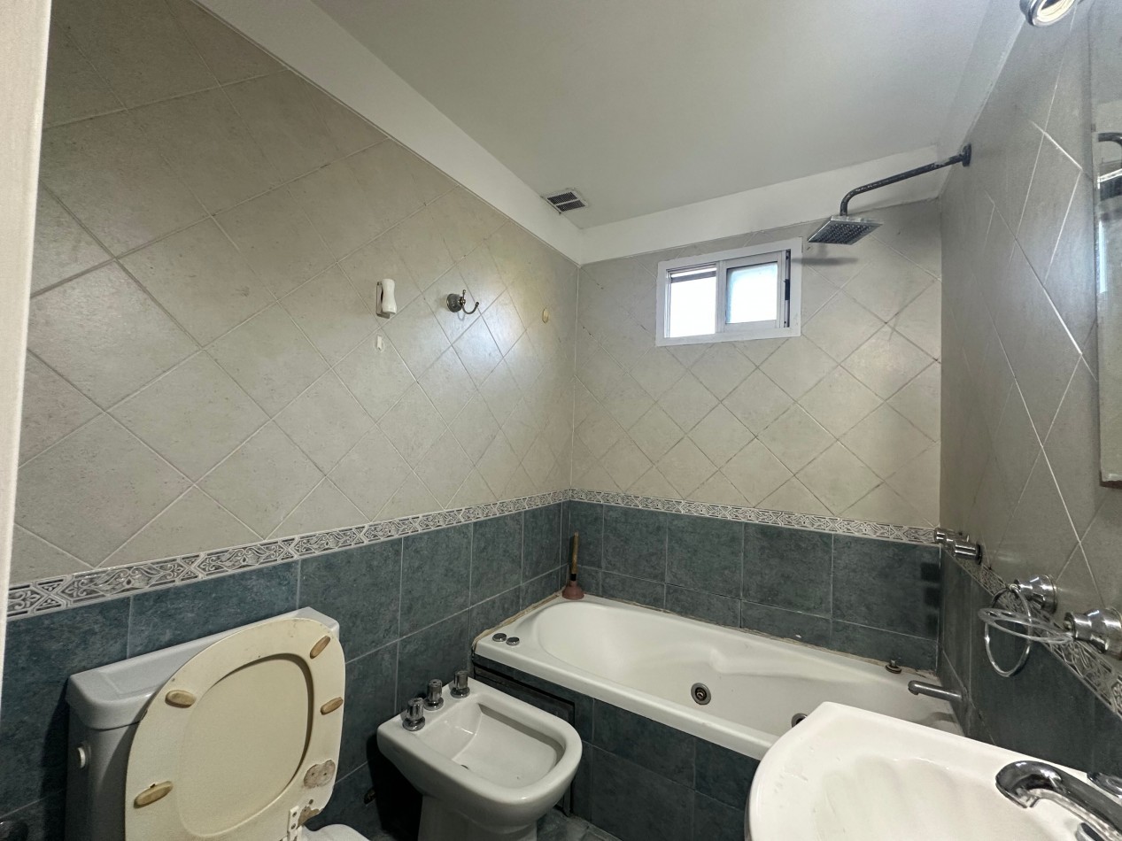 Alquiler Departamento 4 Ambientes con Cochera y Balcon - 3 Dormitorios - Alvear 350