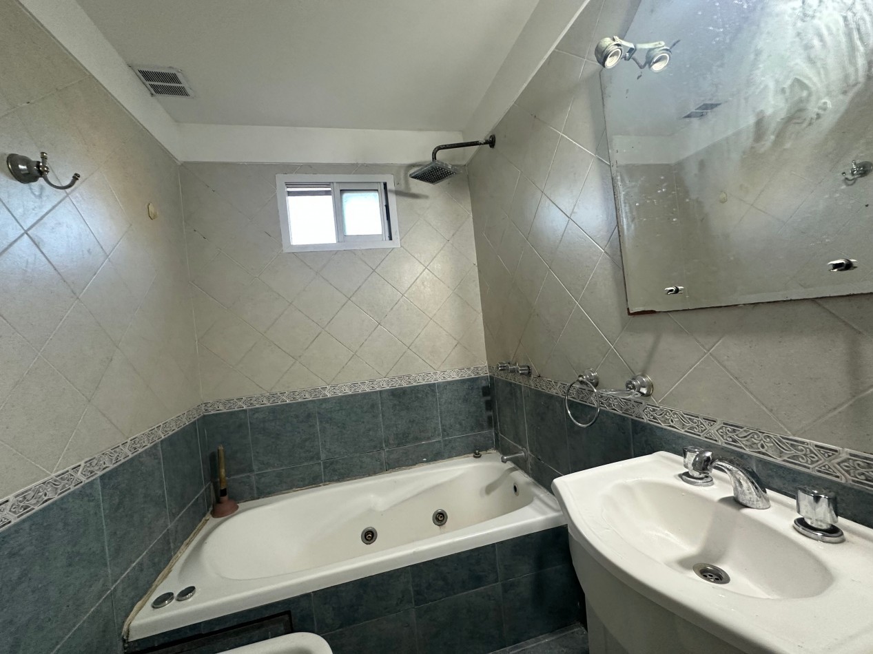 Alquiler Departamento 4 Ambientes con Cochera y Balcon - 3 Dormitorios - Alvear 350