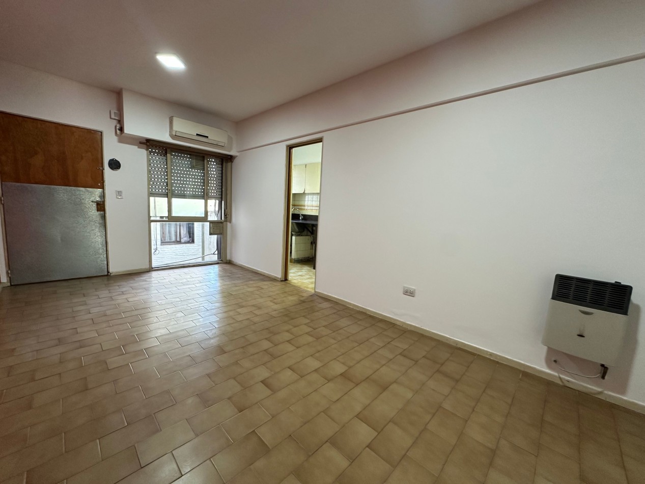 Departamento 2 ambientes amplio con cochera cubierta fija - Lomas de Zamora