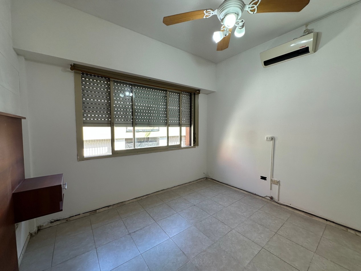 Departamento 2 ambientes amplio con cochera cubierta fija - Lomas de Zamora