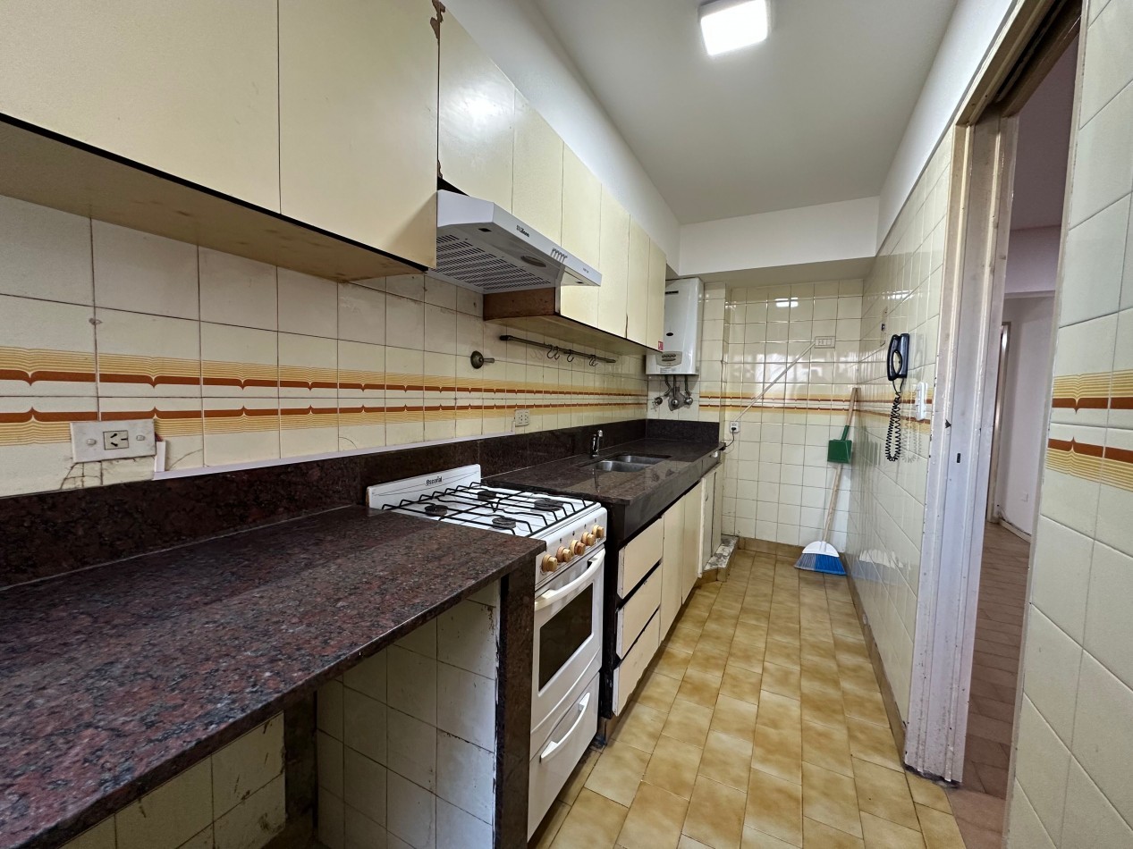 Departamento 2 ambientes amplio con cochera cubierta fija - Lomas de Zamora