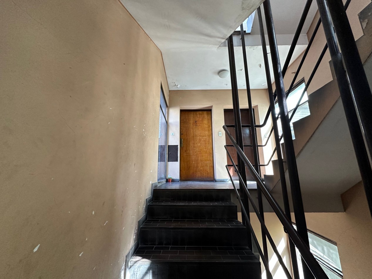 Departamento 2 ambientes amplio con cochera cubierta fija - Lomas de Zamora