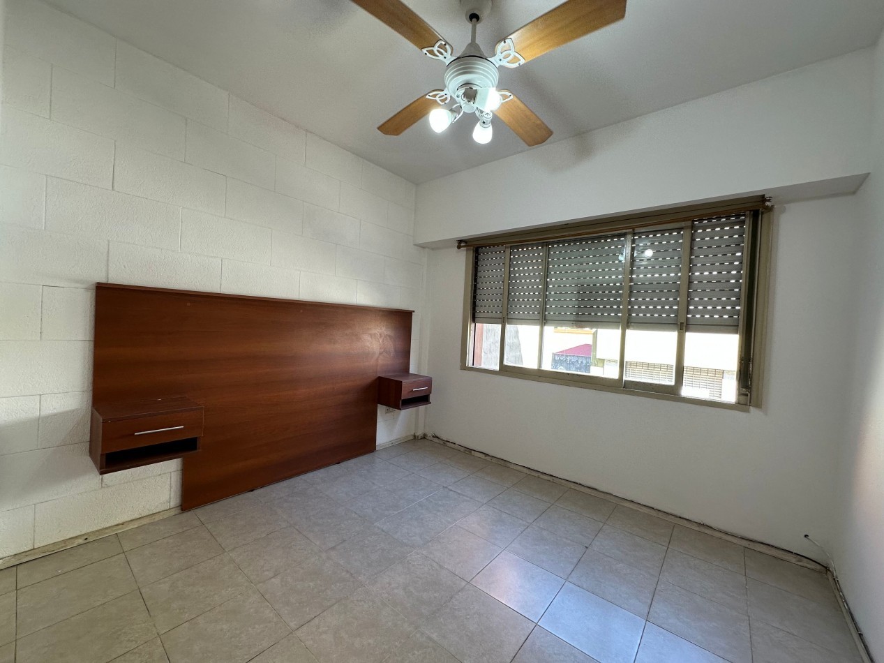 Departamento 2 ambientes amplio con cochera cubierta fija - Lomas de Zamora