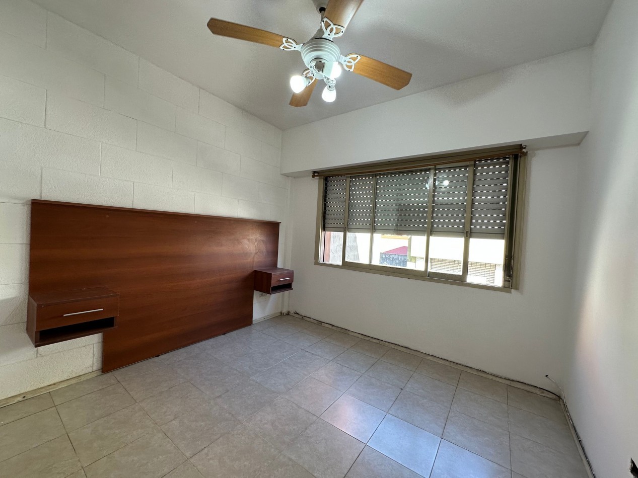 Departamento 2 ambientes amplio con cochera cubierta fija - Lomas de Zamora