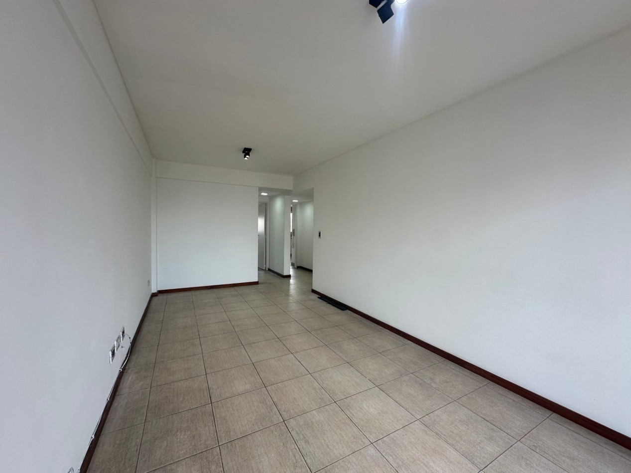 Departamento 2 ambientes en alquiler · 9° piso · Cochera · Lomas de Zamora centro