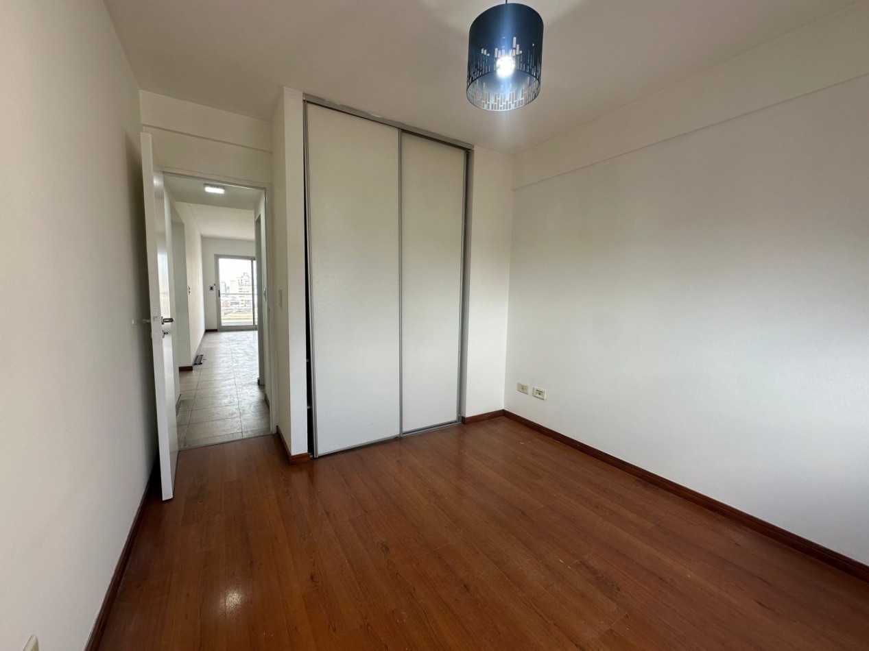 Departamento 2 ambientes en alquiler · 9° piso · Cochera · Lomas de Zamora centro