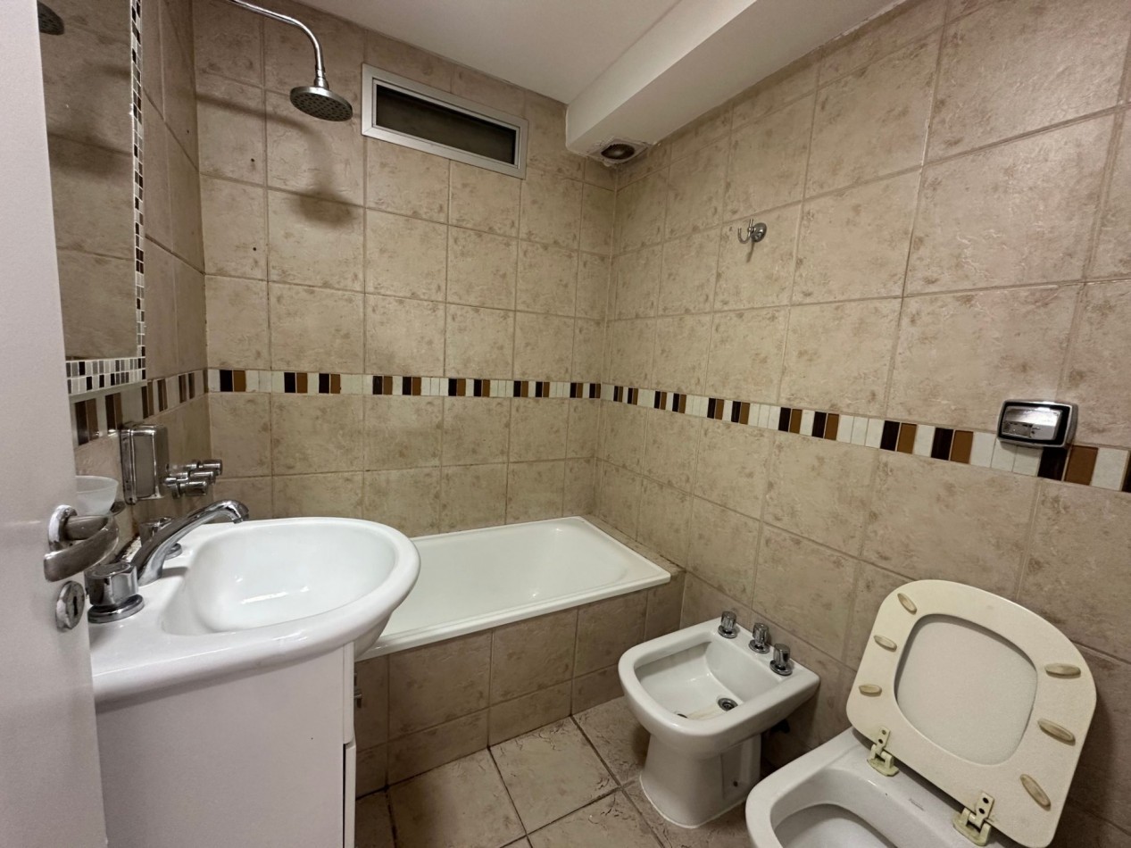 Departamento 2 ambientes en alquiler · 9° piso · Cochera · Lomas de Zamora centro