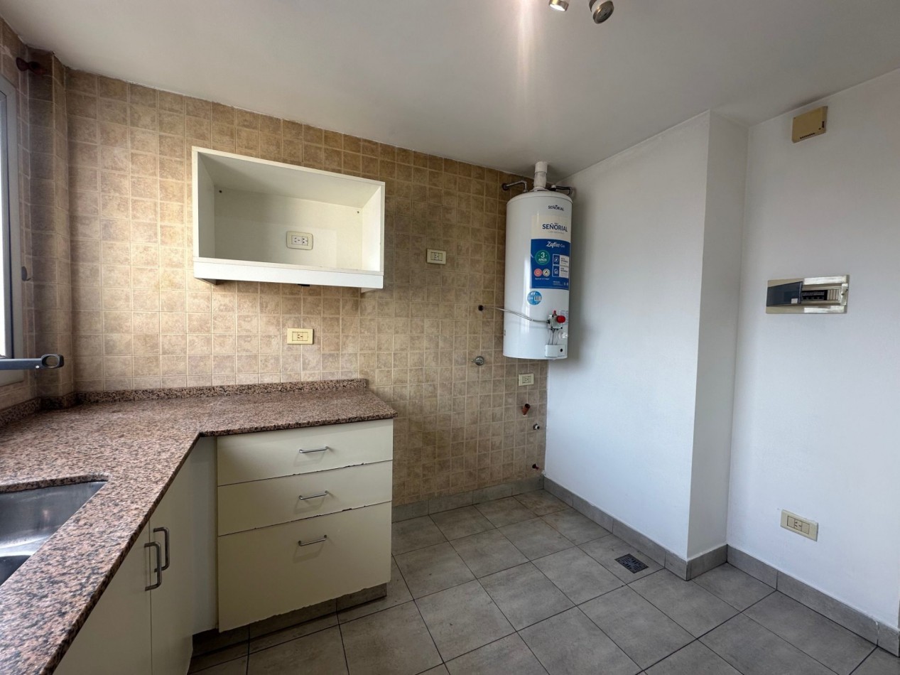 Departamento 2 ambientes en alquiler · 9° piso · Cochera · Lomas de Zamora centro