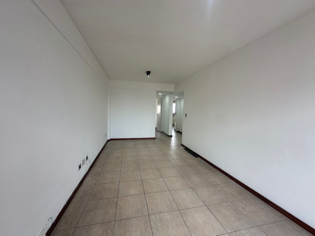 Departamento 2 ambientes en alquiler · 9° piso · Cochera · Lomas de Zamora centro