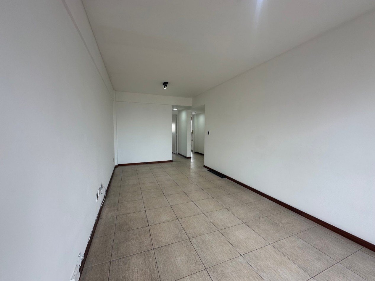 Departamento 2 ambientes en alquiler · 9° piso · Cochera · Lomas de Zamora centro