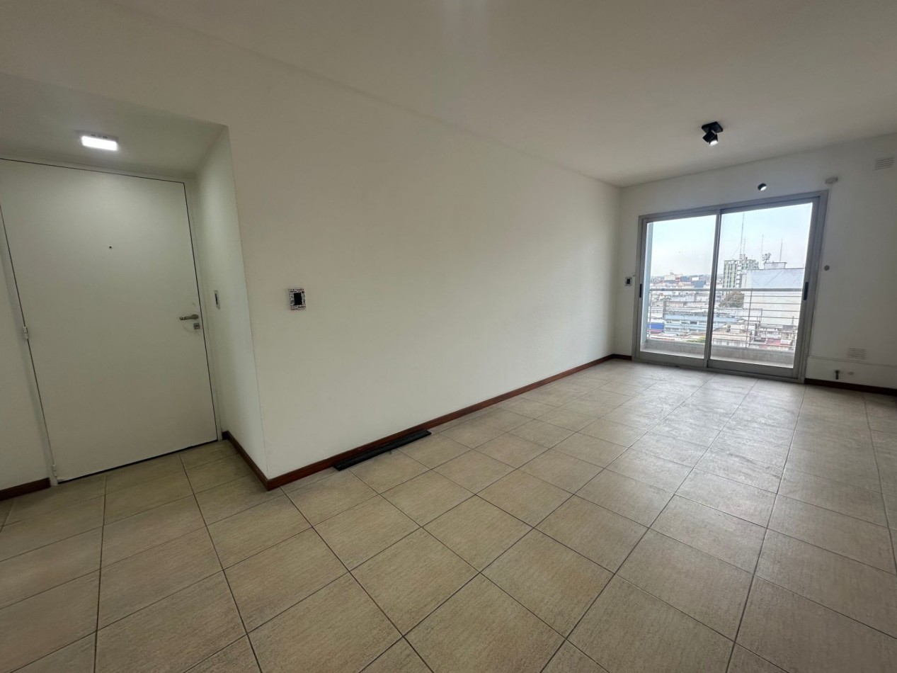 Departamento 2 ambientes en alquiler · 9° piso · Cochera · Lomas de Zamora centro