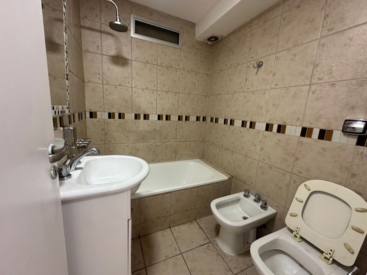 Departamento 2 ambientes en alquiler · 9° piso · Cochera · Lomas de Zamora centro