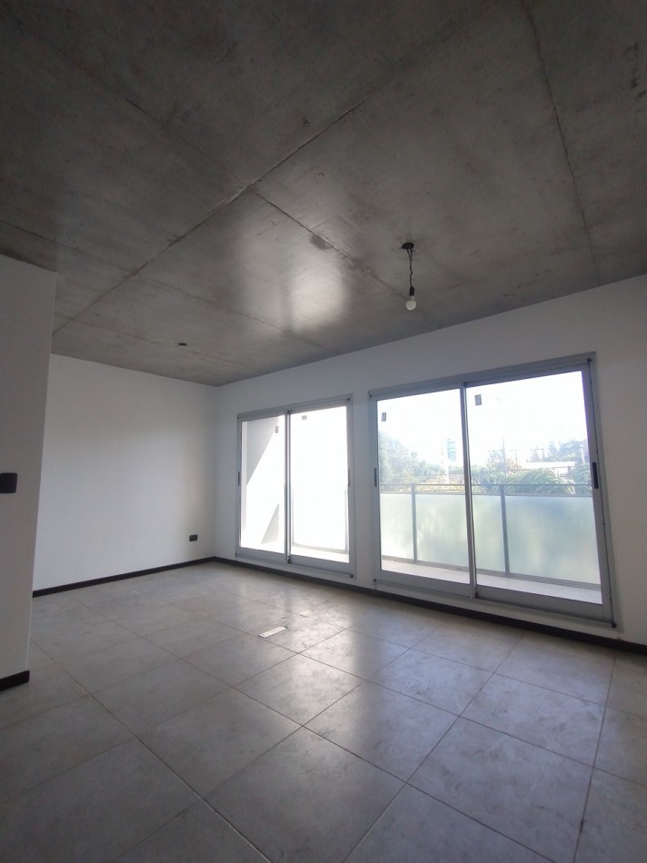ALQUILER MONOAMBIENTE en Piso 10 remedios de escalada 