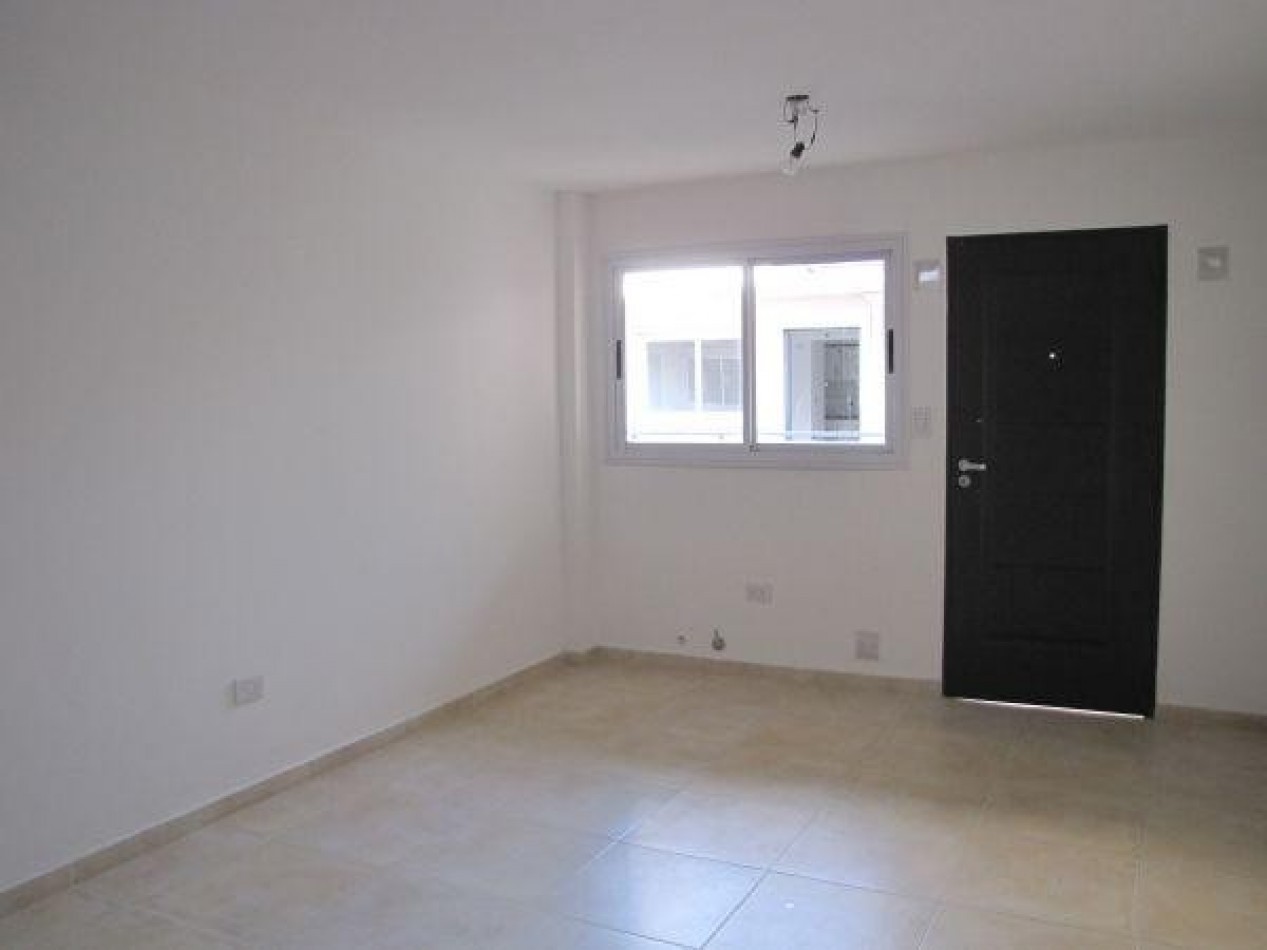 ALQUILER DEPARTAMENTO 2 AMB PB CON COCHERA Y TERRAZA PROPIA