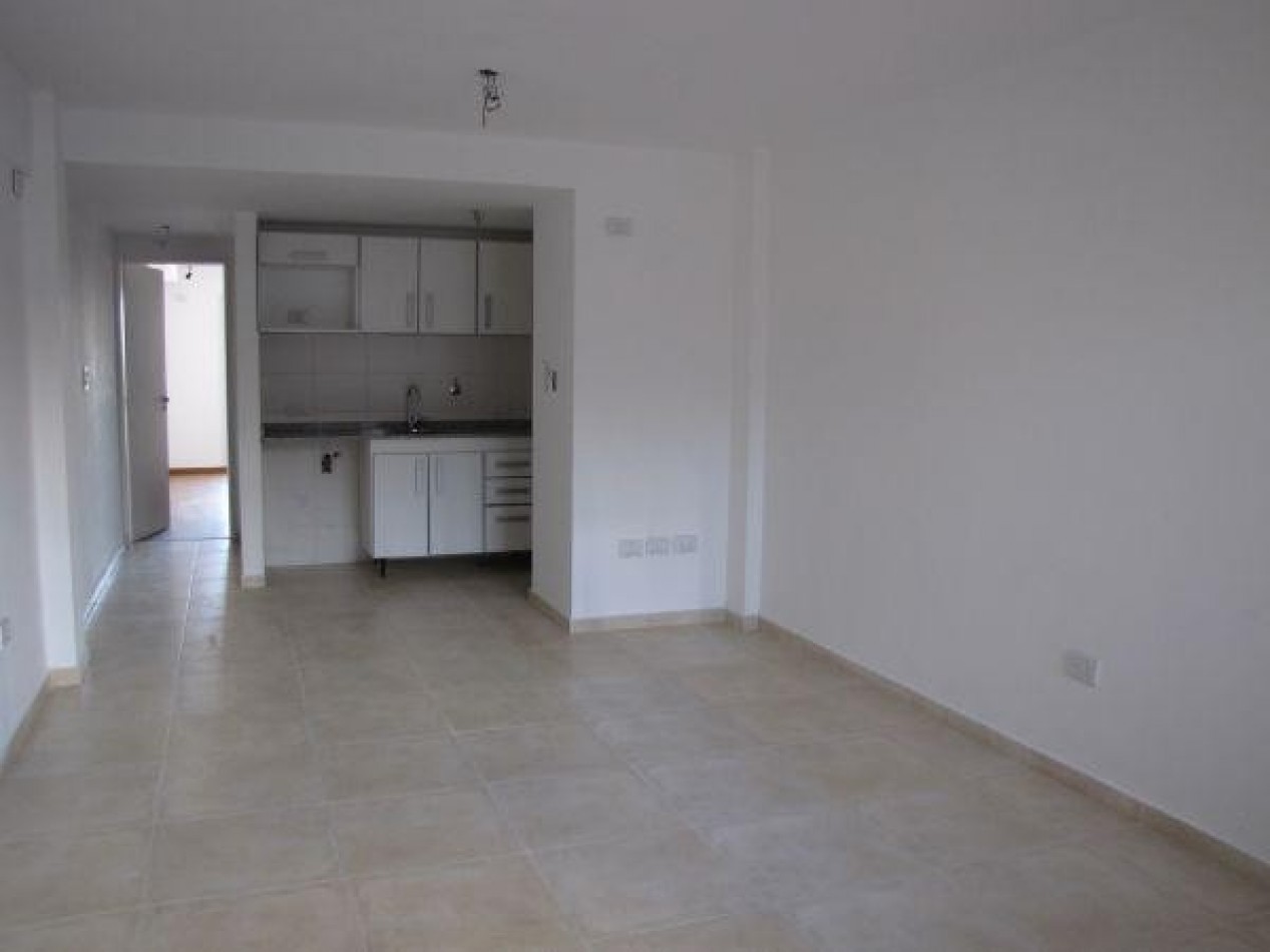 ALQUILER DEPARTAMENTO 2 AMB PB CON COCHERA Y TERRAZA PROPIA