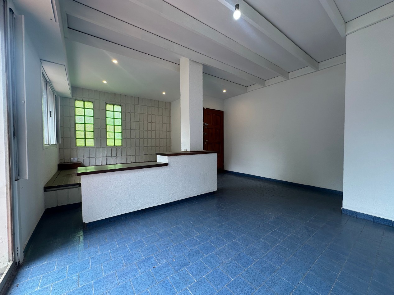 SOLO USO PROFESIONAL Casa tipo PH en alquiler - Esquina Manuel Castro y Pereyra Lucena, Lomas de Zamora