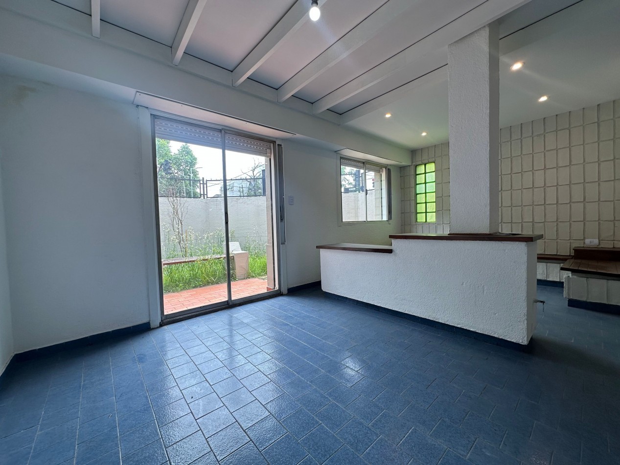 SOLO USO PROFESIONAL Casa tipo PH en alquiler - Esquina Manuel Castro y Pereyra Lucena, Lomas de Zamora