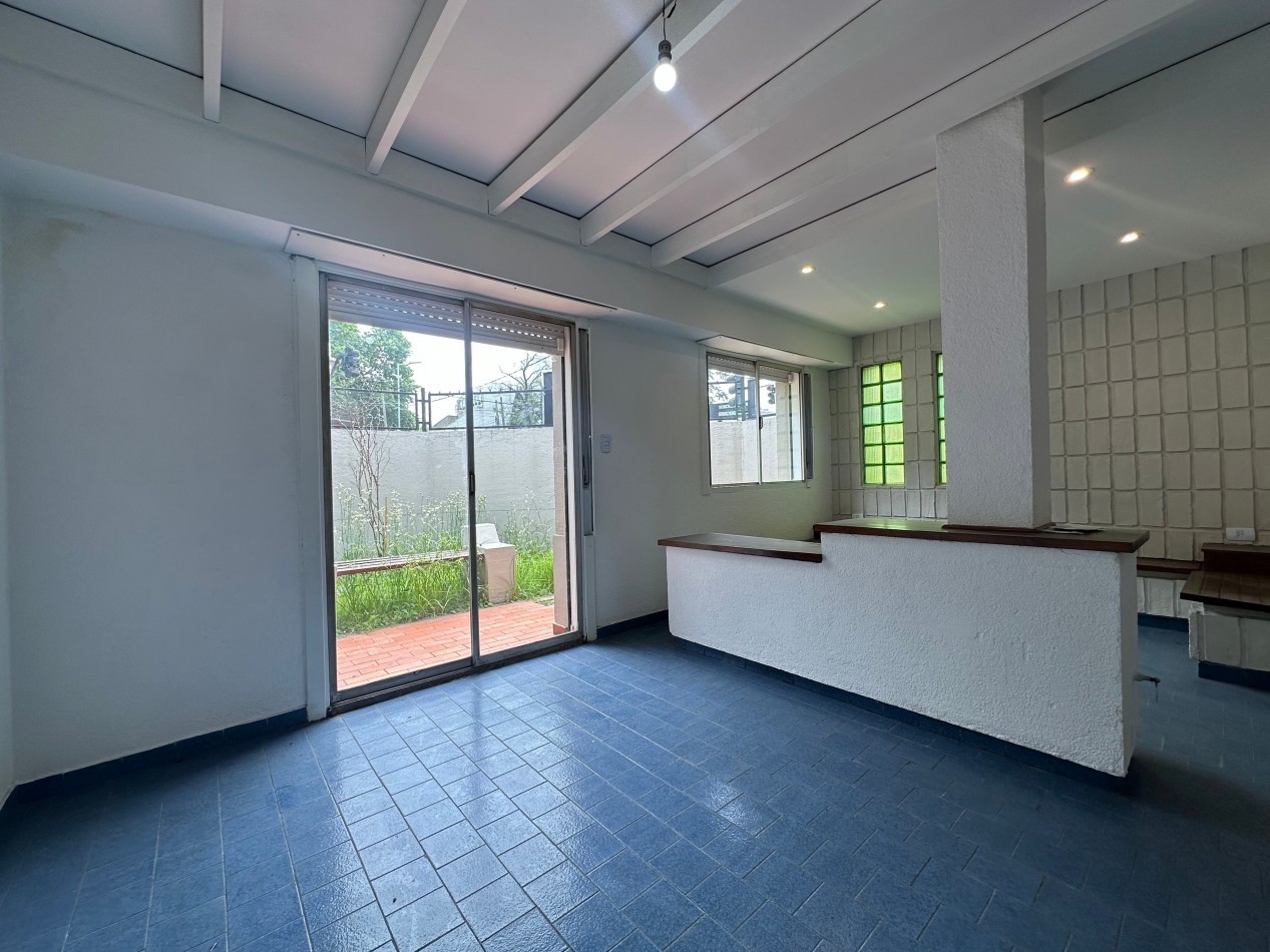 SOLO USO PROFESIONAL Casa tipo PH en alquiler - Esquina Manuel Castro y Pereyra Lucena, Lomas de Zamora