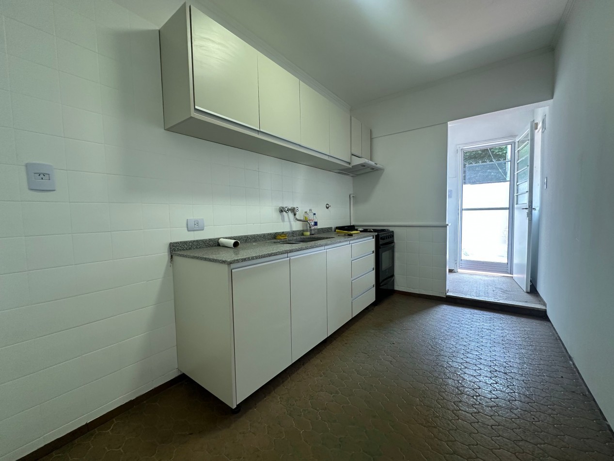 SOLO USO PROFESIONAL Casa tipo PH en alquiler - Esquina Manuel Castro y Pereyra Lucena, Lomas de Zamora