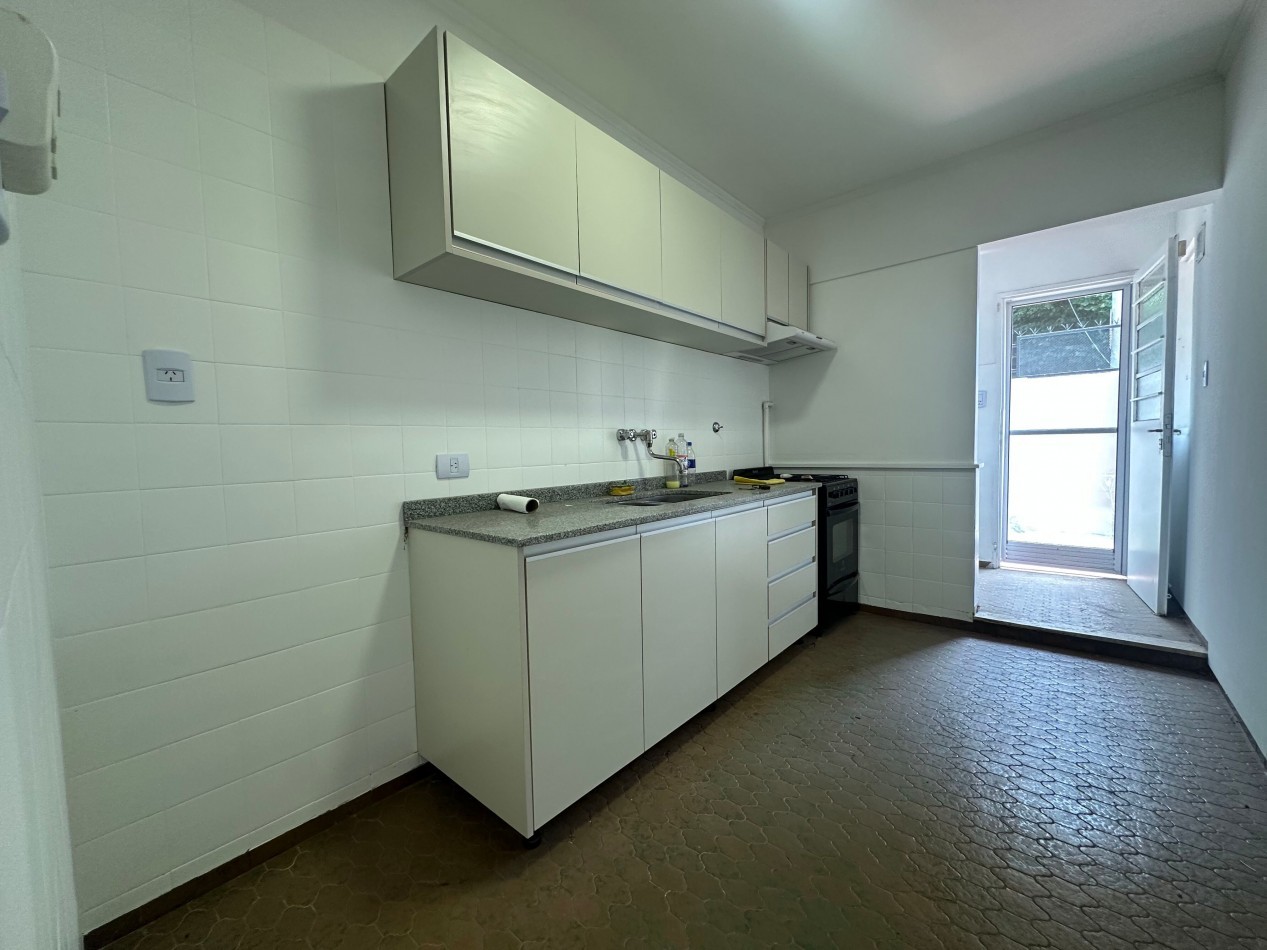 SOLO USO PROFESIONAL Casa tipo PH en alquiler - Esquina Manuel Castro y Pereyra Lucena, Lomas de Zamora