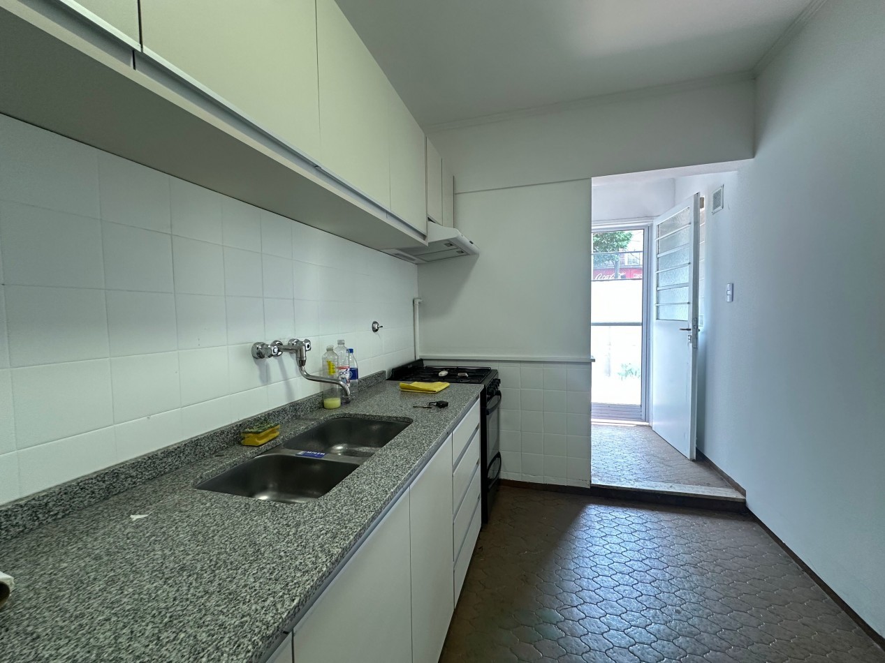 SOLO USO PROFESIONAL Casa tipo PH en alquiler - Esquina Manuel Castro y Pereyra Lucena, Lomas de Zamora