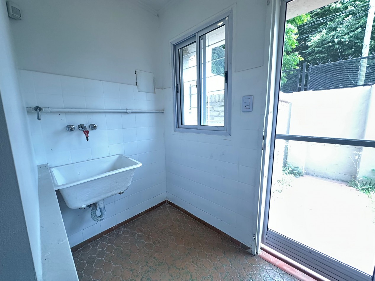 SOLO USO PROFESIONAL Casa tipo PH en alquiler - Esquina Manuel Castro y Pereyra Lucena, Lomas de Zamora