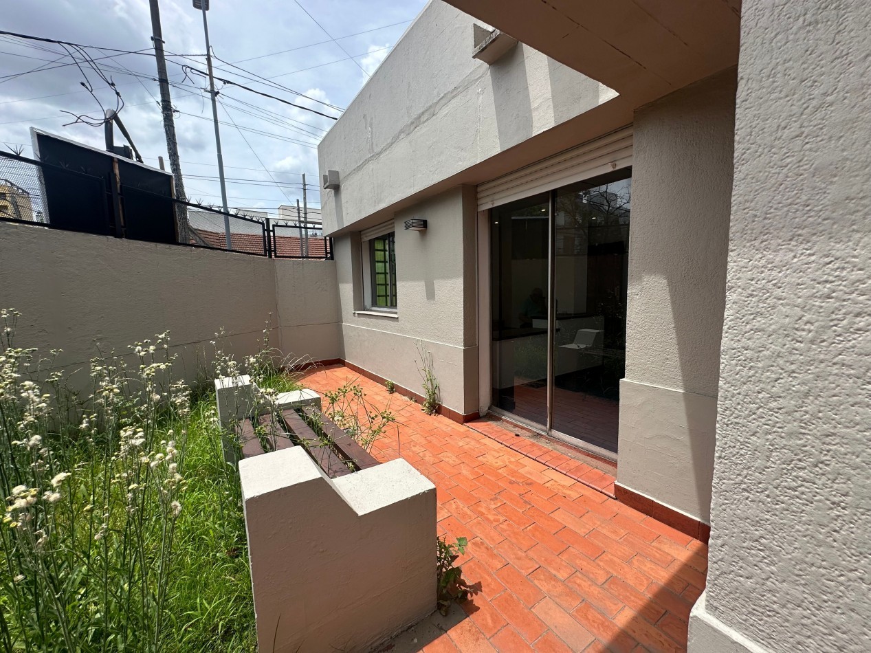 SOLO USO PROFESIONAL Casa tipo PH en alquiler - Esquina Manuel Castro y Pereyra Lucena, Lomas de Zamora