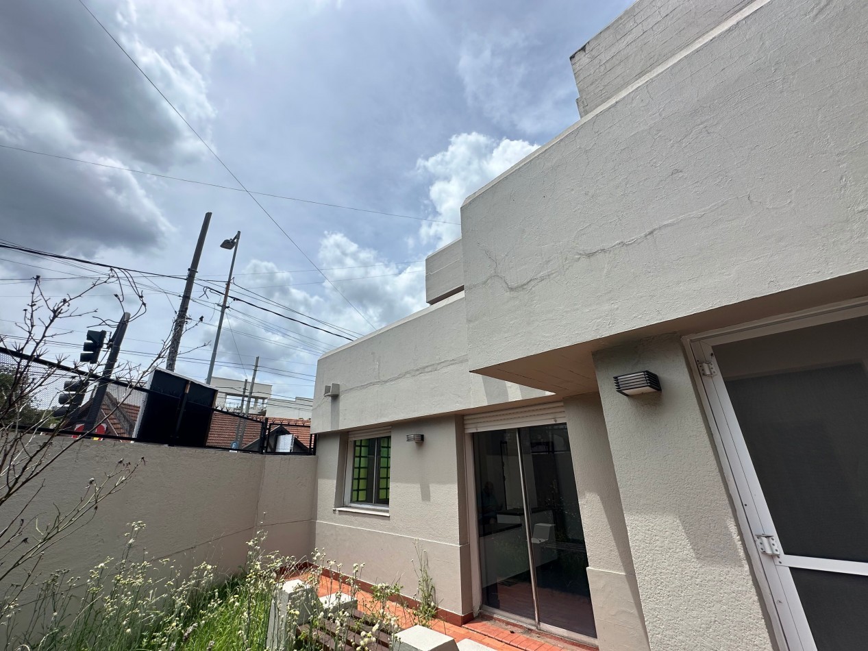 SOLO USO PROFESIONAL Casa tipo PH en alquiler - Esquina Manuel Castro y Pereyra Lucena, Lomas de Zamora