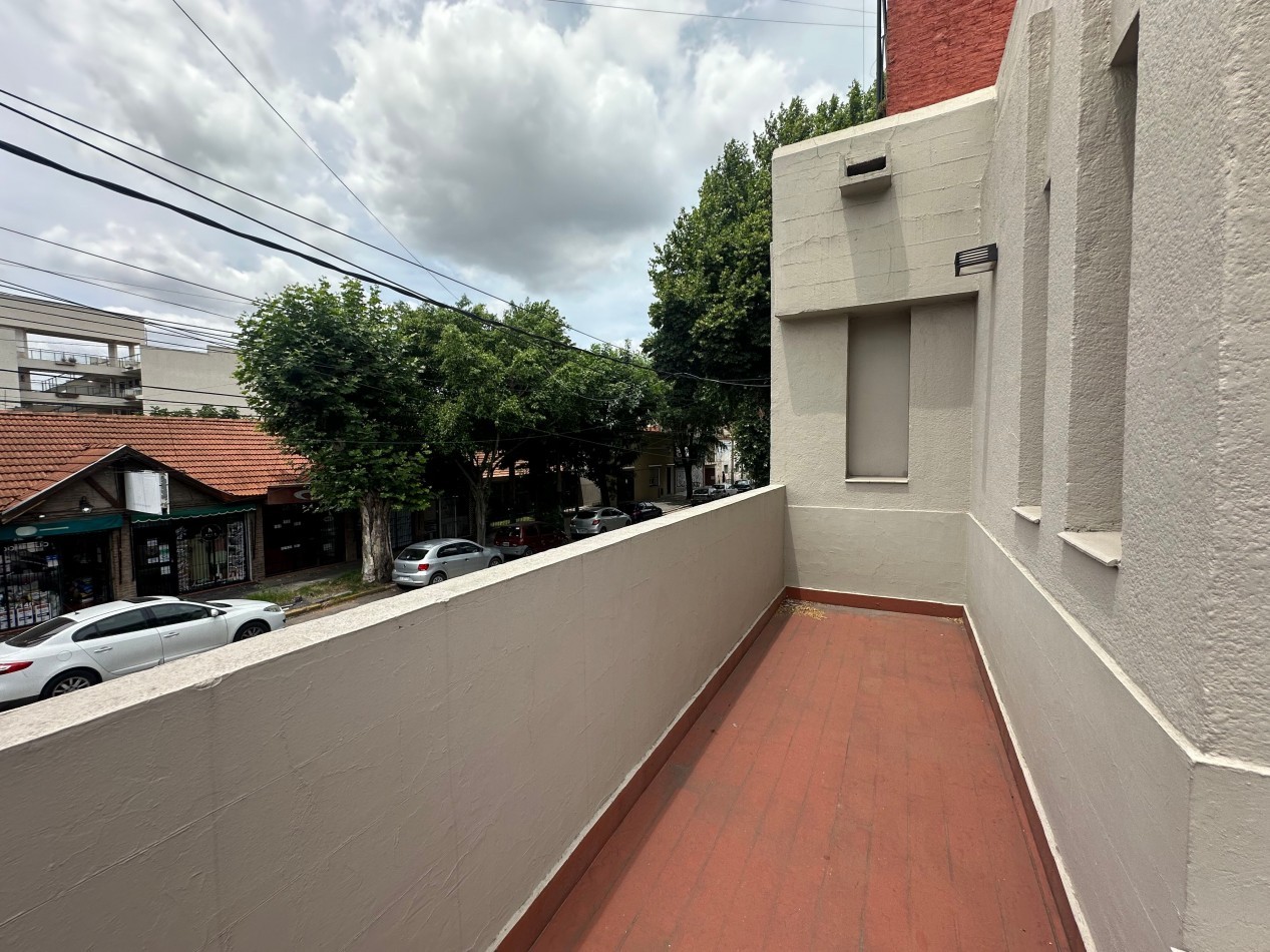 SOLO USO PROFESIONAL Casa tipo PH en alquiler - Esquina Manuel Castro y Pereyra Lucena, Lomas de Zamora
