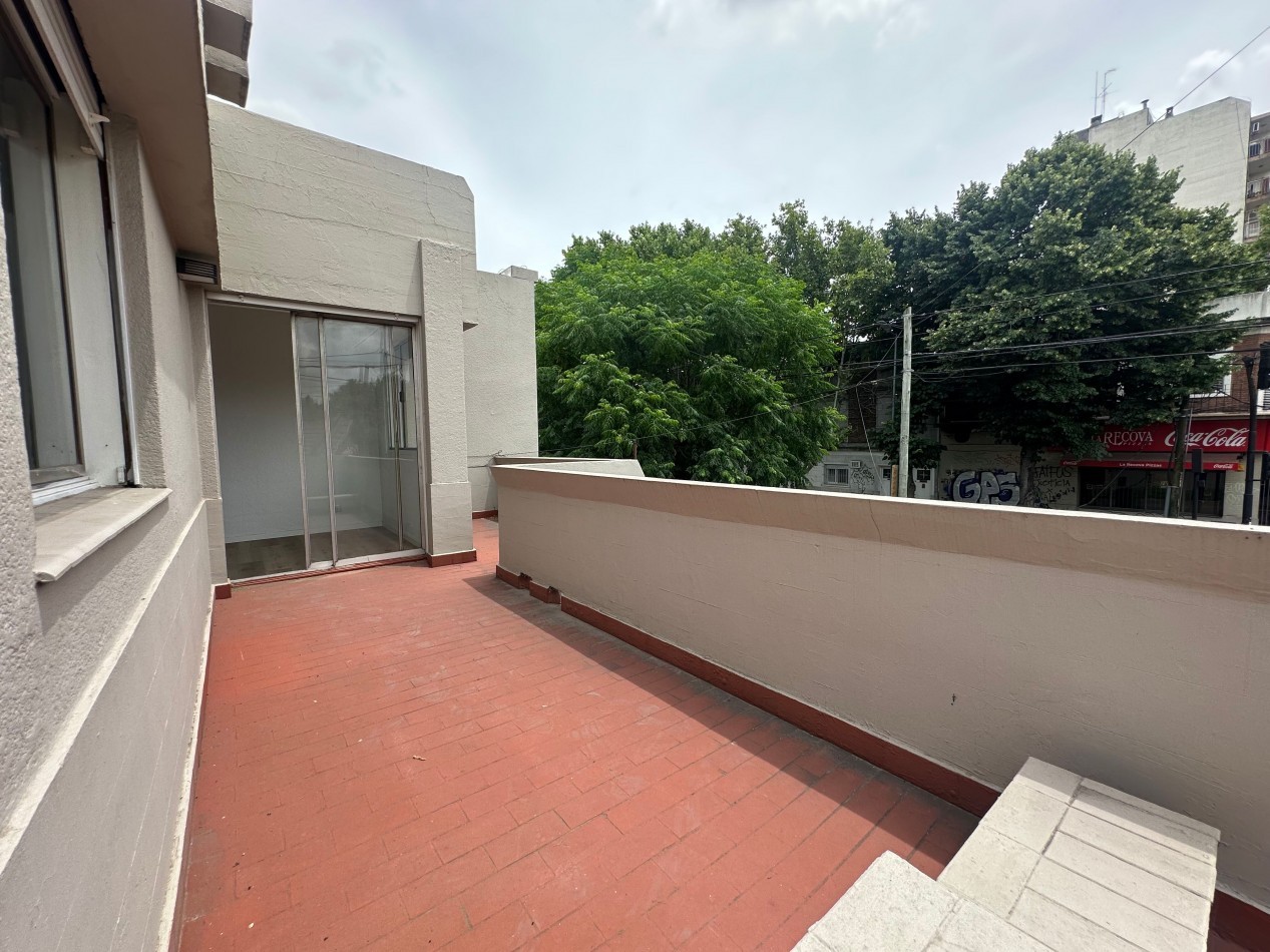 SOLO USO PROFESIONAL Casa tipo PH en alquiler - Esquina Manuel Castro y Pereyra Lucena, Lomas de Zamora