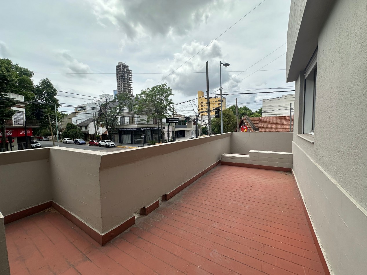 SOLO USO PROFESIONAL Casa tipo PH en alquiler - Esquina Manuel Castro y Pereyra Lucena, Lomas de Zamora