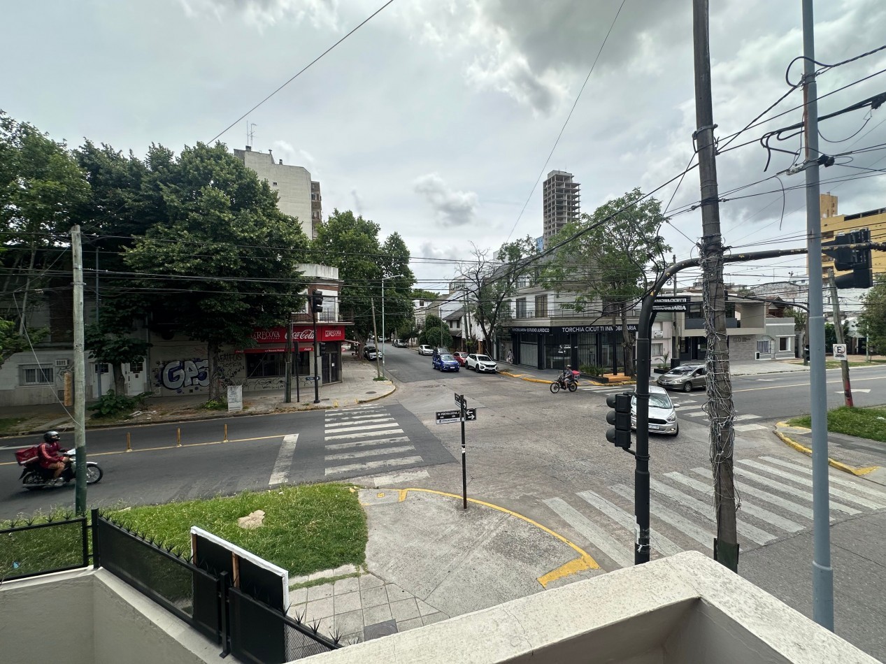 SOLO USO PROFESIONAL Casa tipo PH en alquiler - Esquina Manuel Castro y Pereyra Lucena, Lomas de Zamora