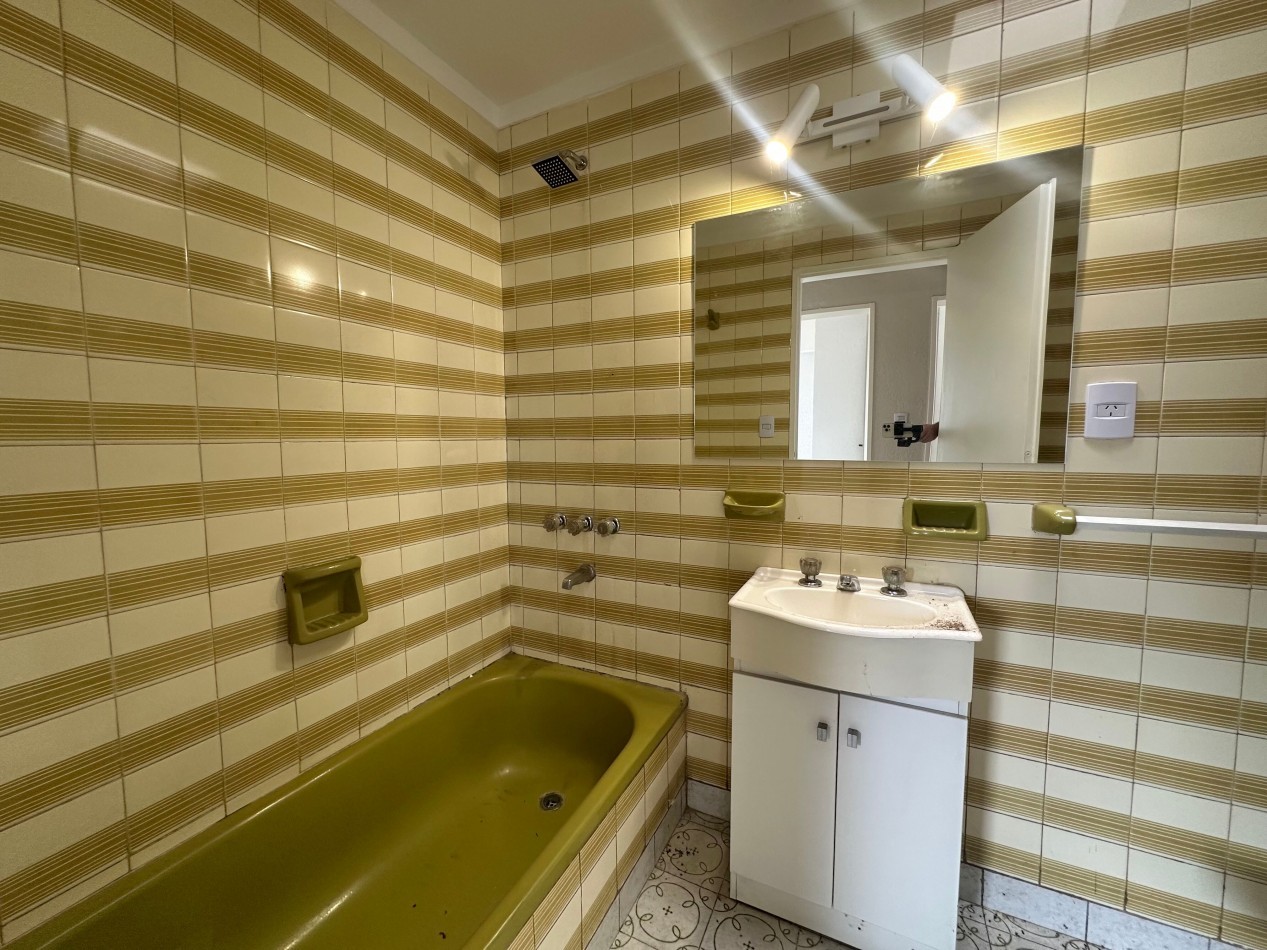 SOLO USO PROFESIONAL Casa tipo PH en alquiler - Esquina Manuel Castro y Pereyra Lucena, Lomas de Zamora